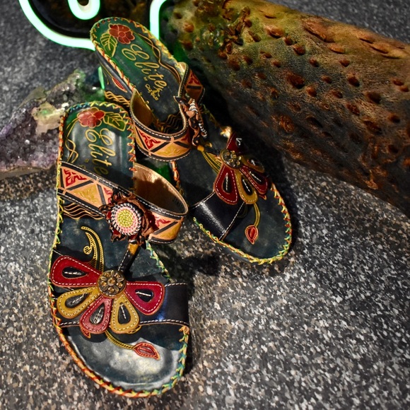 Jamaican made leather sandals - Picture 3 of 8